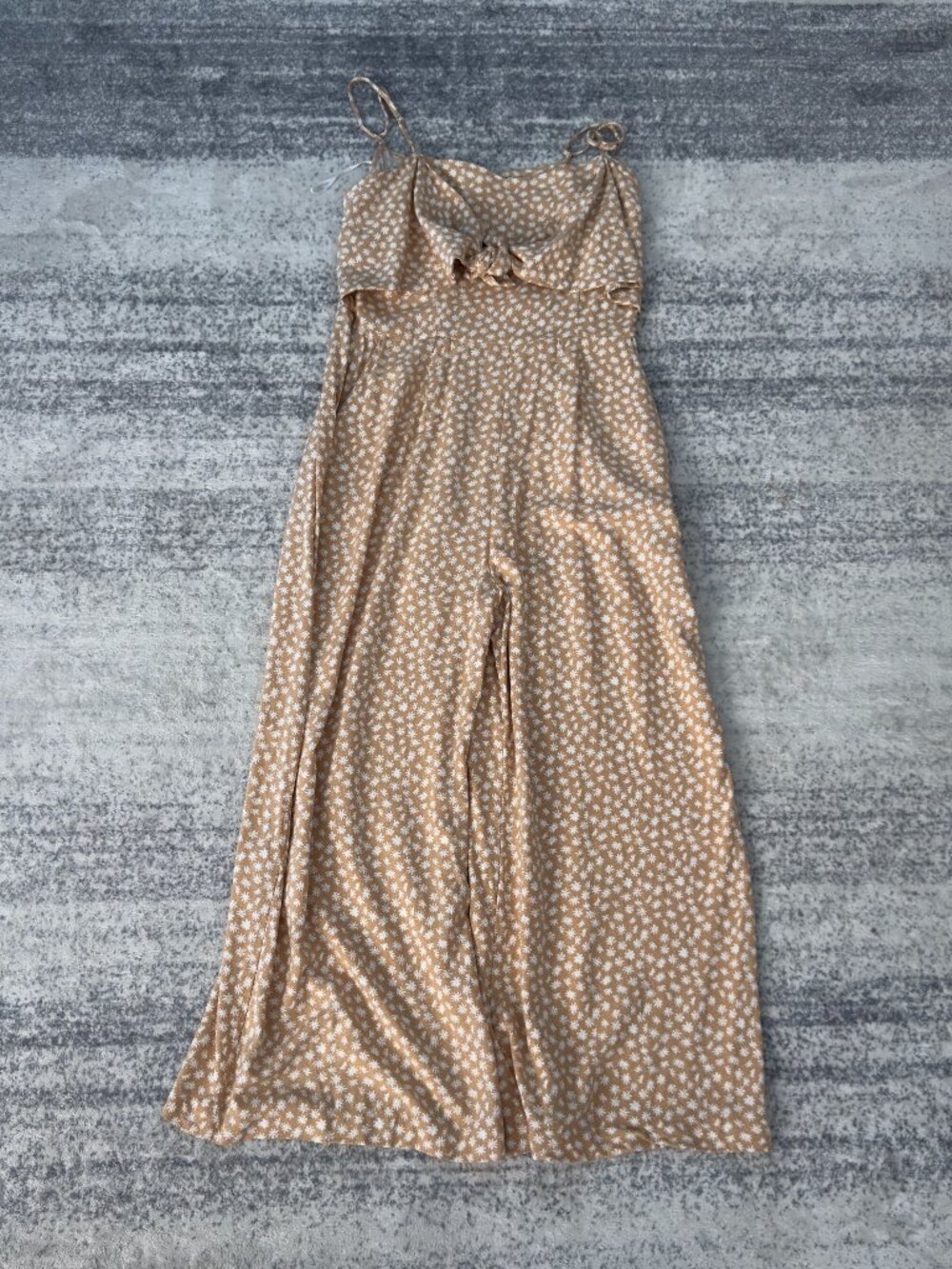 Twik by Simons Beige & White Daisy Floral Jumpsuit – M – New